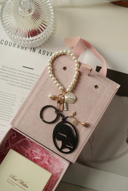 Rose Story Girlfriend Girl Best Friend Gift Box Mother's Day Gift Girl Portrait Yellow Rose High Quality Carbon Fiber KeyChain With Pearl Bracelet